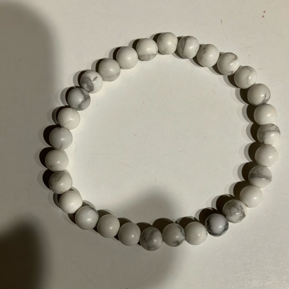 Howlite gemstone bracelet